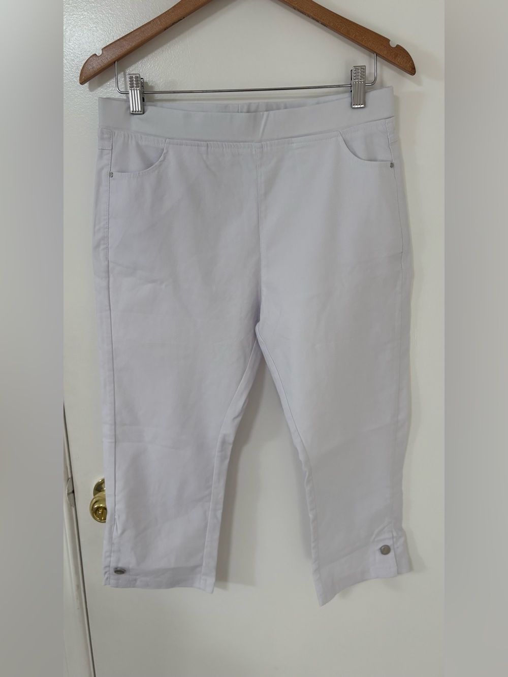 Women's White Pull-On Capri Pants with Button Hem